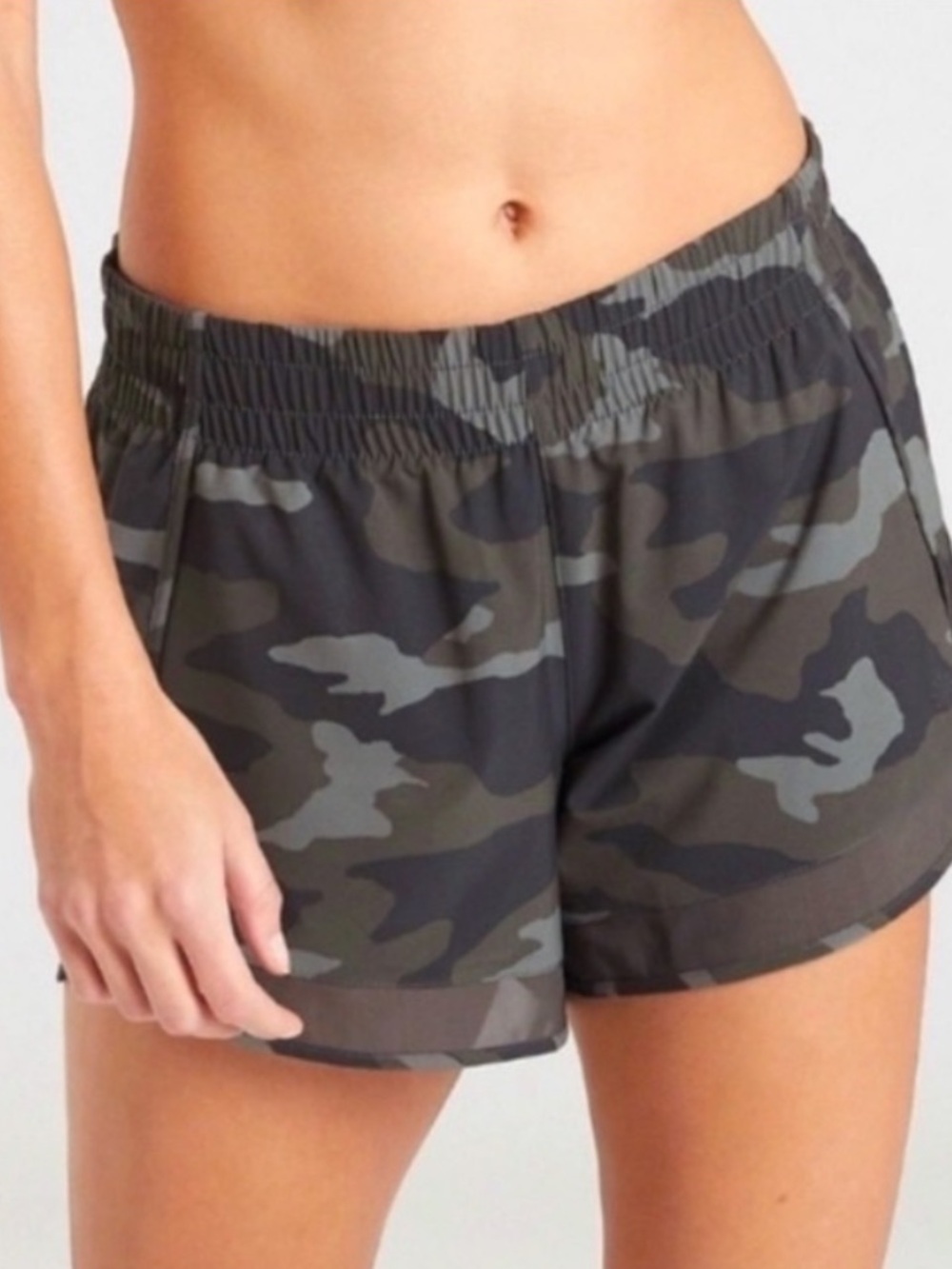 Athleta Camo Print Athletic Running Shorts Mesh Trim Zip Pocket (Size XS)